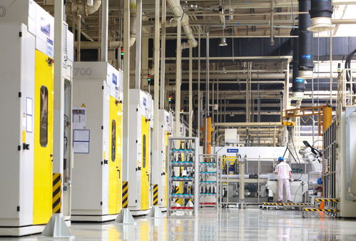 高質(zhì)量發(fā)展調(diào)研行 生產(chǎn)一線看制造業(yè)智改數(shù)轉(zhuǎn)網(wǎng)聯(lián)下的智能設(shè)備應(yīng)用